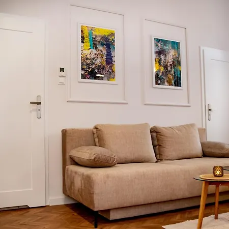Apartment - Sloneczna Kamienica - Prywatny Parking Free! - Klimatyzacja ! Czestochowa