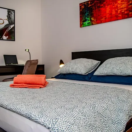 - Sloneczna Kamienica - Prywatny Parking Free! - Klimatyzacja ! Apartment
