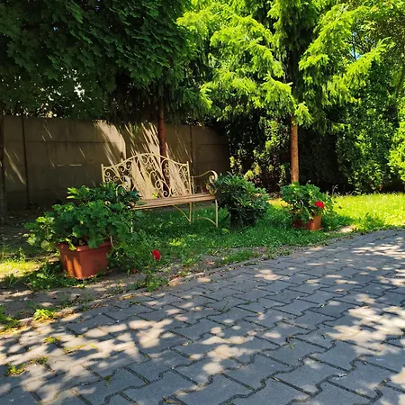 - Sloneczna Kamienica - Prywatny Parking Free! Appartement Częstochowa